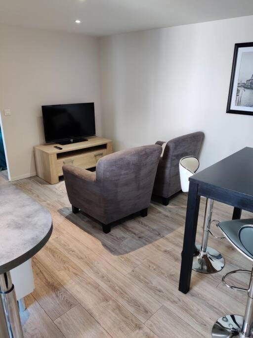 Appartement Cosy Avec Parking Proche Gare Dombasle-sur-Meurthe Bagian luar foto